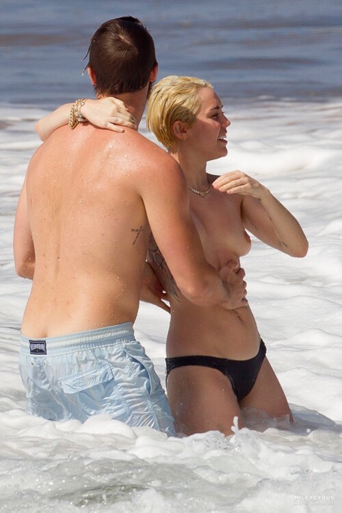 miley-cyrus-107.md.jpg
