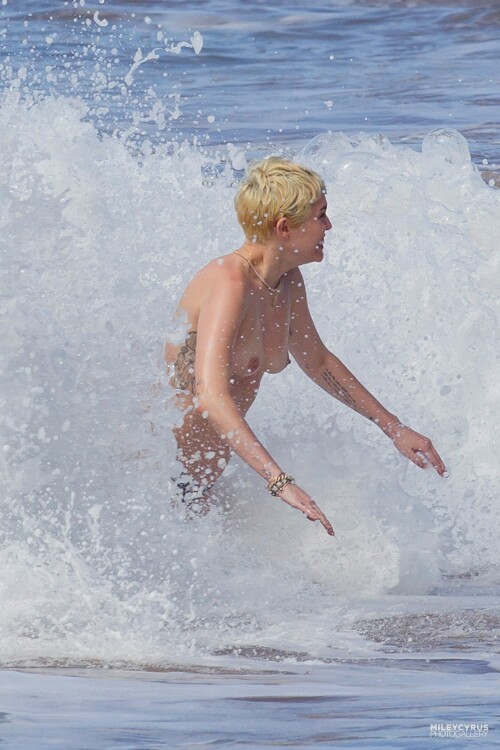 miley-cyrus-109.md.jpg