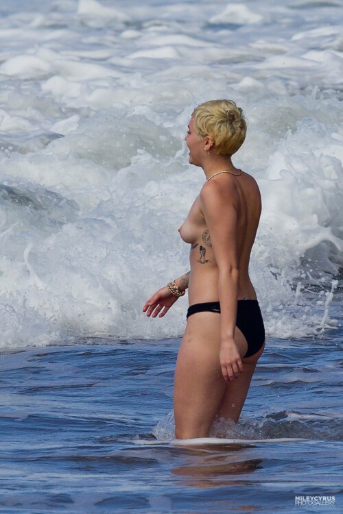 miley-cyrus-116.md.jpg