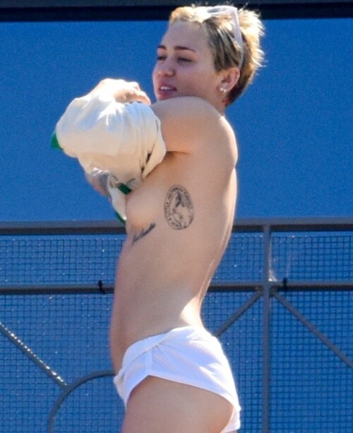 miley-cyrus-98.md.jpg