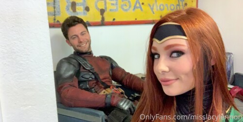 misslacylennon-17-03-2020-182353093-B-T-S-Captain-Marvel.jpg