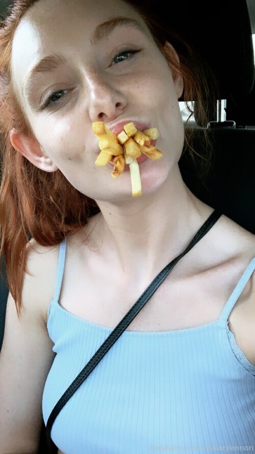 misslacylennon-17-03-2020-182398110-Selfie-Central-.jpg