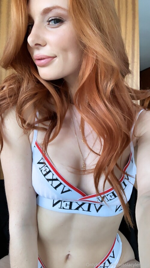 misslacylennon-17-03-2020-182398198-Selfie-Central-.jpg